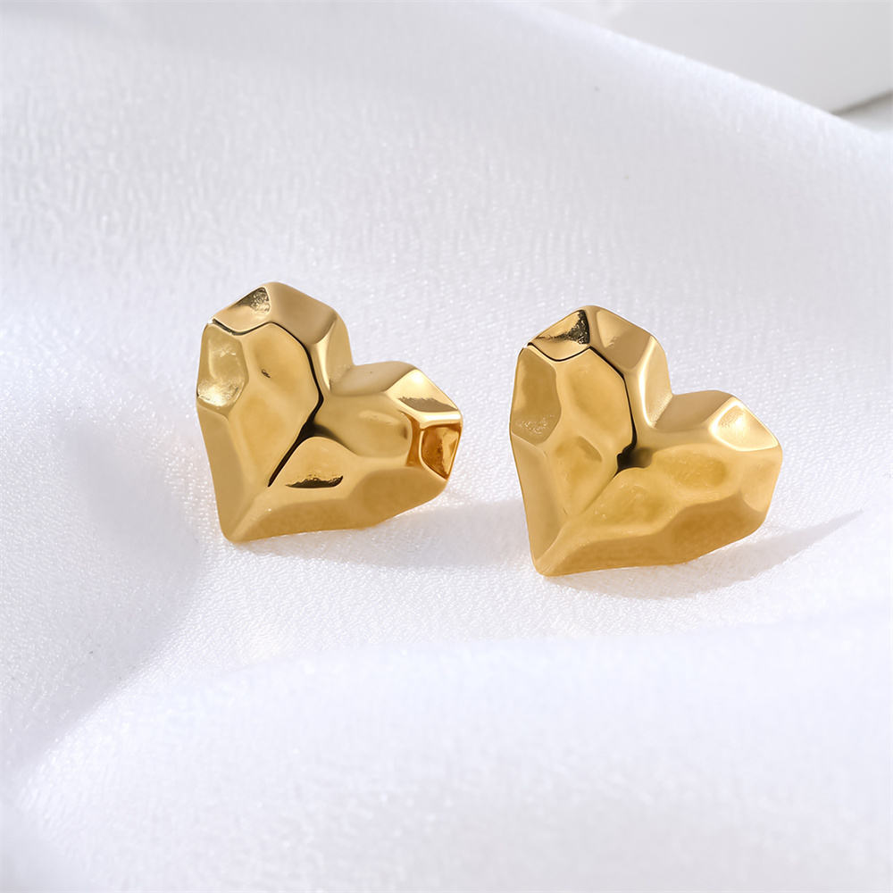 Dainty Hammer Heart Stud Earrings - 18k Gold Plated