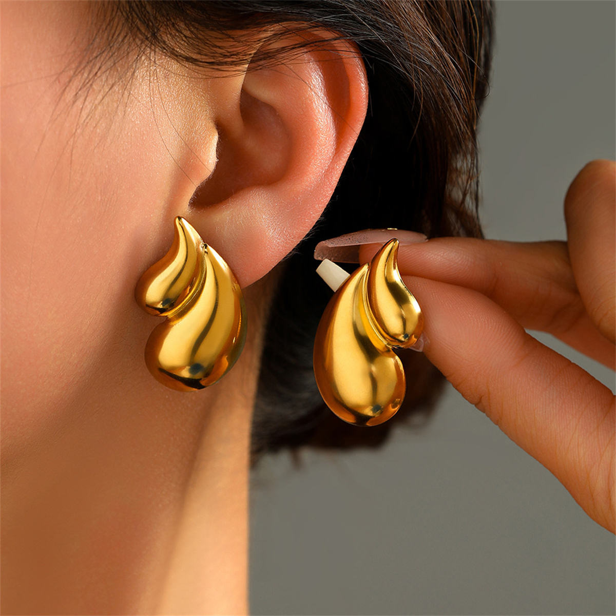 Water Droplets Stud Earrings - 18k Gold Plated