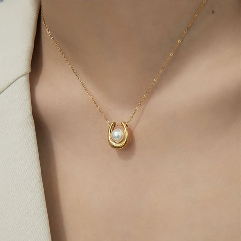 U Shape Pendant Necklace - 18k Gold Plated