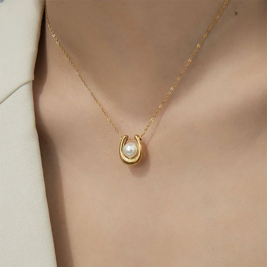 U Shape Pendant Necklace - 18k Gold Plated